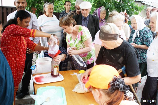 Помощь малоимущим людям