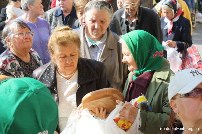 Помощь малоимущим людям