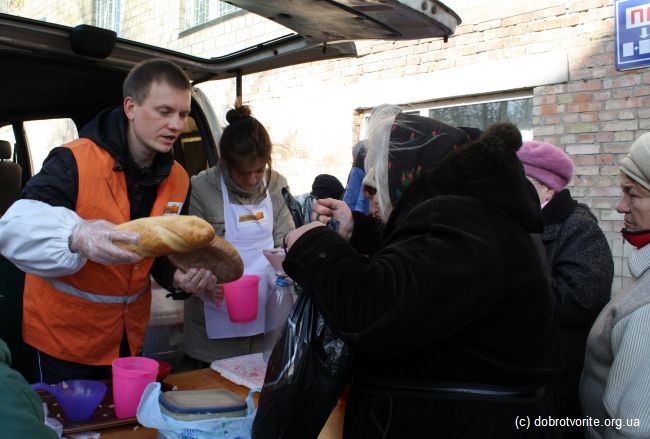 помощь людям